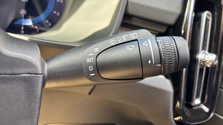 Volvo XC40 2.0 B4P Ultra Dark 5dr Auto Petrol Estate